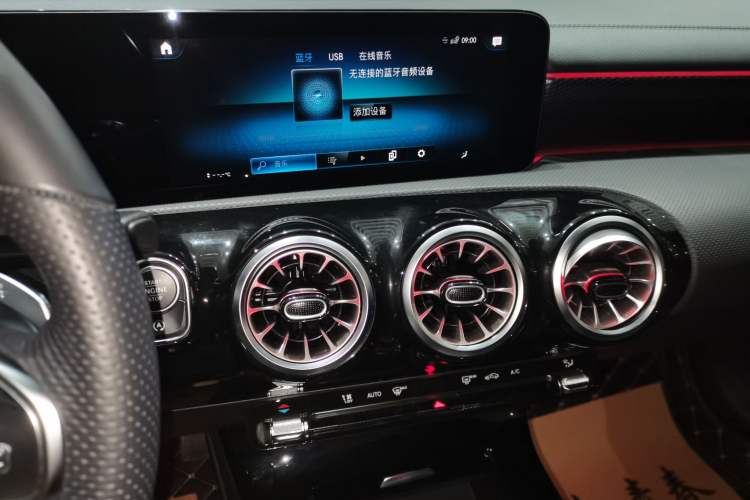 Used Mercedes-Benz A-Class 2022 Revised Version A 200 L Sport Sedan Fashionable Style
