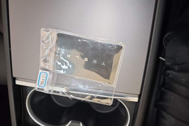 Used Tesla Model Y L 2025 Long-Range All-Wheel-Drive Version
