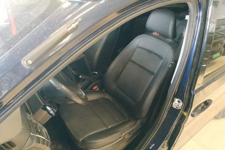 Used Jinbei Gold Hiace 2021 2.0L Passenger Van Travel Lion 6-Seater
