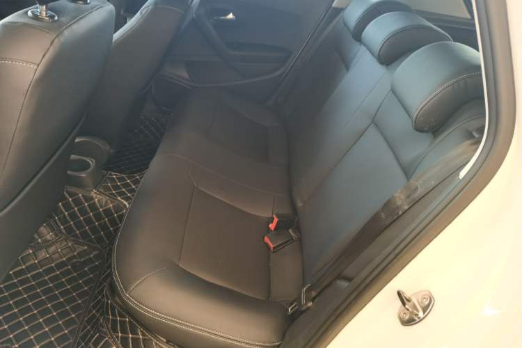 Used Volkswagen Polo 2014 1.4L Manual Fashion Edition
