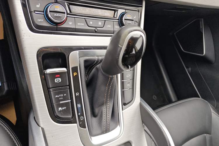 Used Geely Auto Emgrand X7 Sport 2018 1.8TD Automatic Two-Wheel Drive Smart Connect 4G Internet Edition