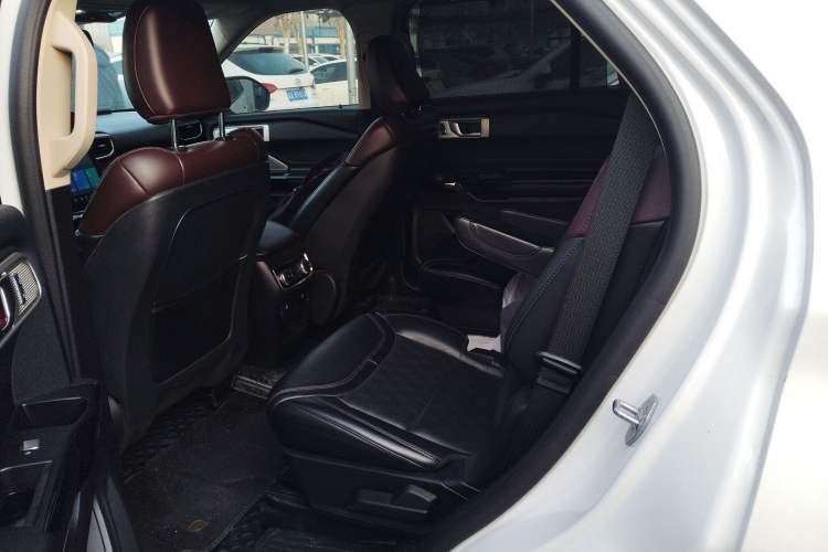 Used Ford Explorer 2020 EcoBoost 285 4x4 Platinum Edition 6 Seats
