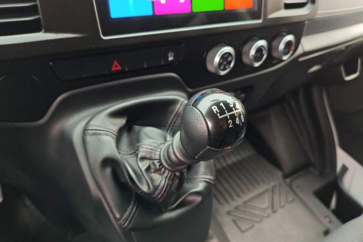 Used JMC Fushun 2022 2.0T Manual Multi-Function Passenger Vehicle Mid-Range High Roof 6-7 Seats
