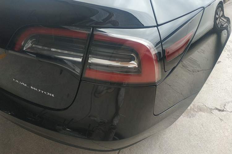 Used Tesla Model 3 2019 Long-Range All-Wheel-Drive Version
