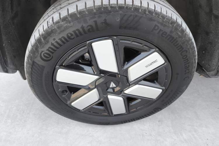 Used  G318 2024 Four-Wheel-Drive Air Suspension Model
