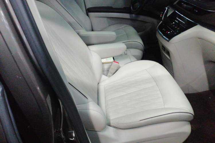 Used Buick GL8 2021 Land Cruiser Executive Class 652T Luxury Model
