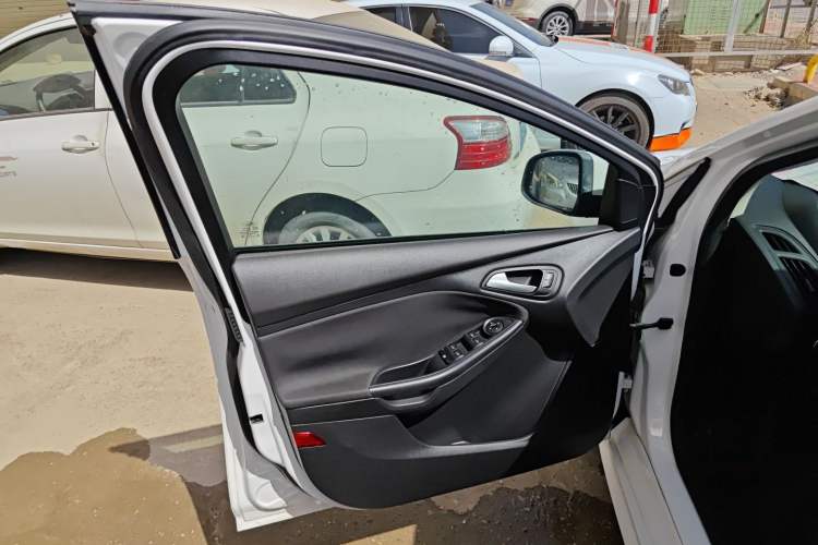 Used Ford Focus 2017 Hatchback 1.6L Automatic Comfort Plus SmartDrive Edition
