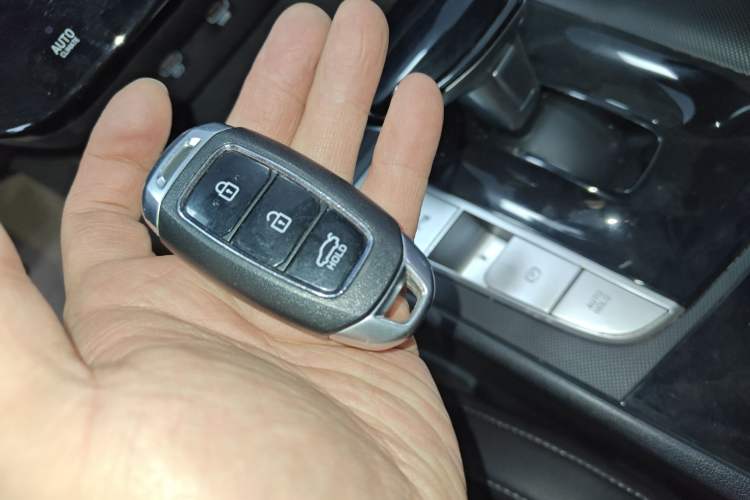 Used Hyundai Elantra 2021 1.5L CVT LUX Prestige Edition
