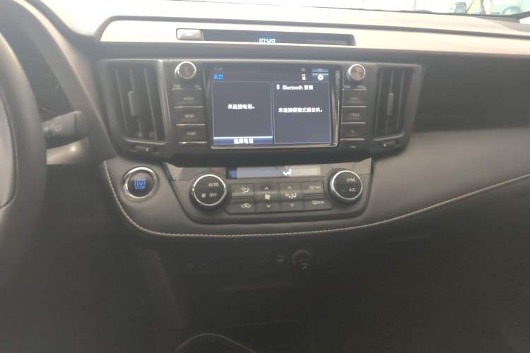 Used Toyota RAV4 2019 2.0L CVT Two-Wheel Drive Luxury Version China VI Standard
