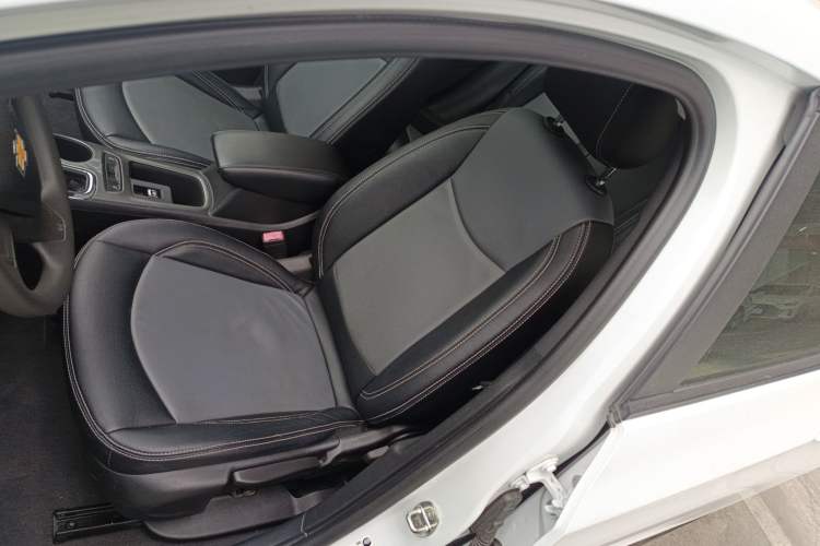 Used Chevrolet Cruze 2018 Hatchback 320 Automatic Pioneer Sunroof Edition
