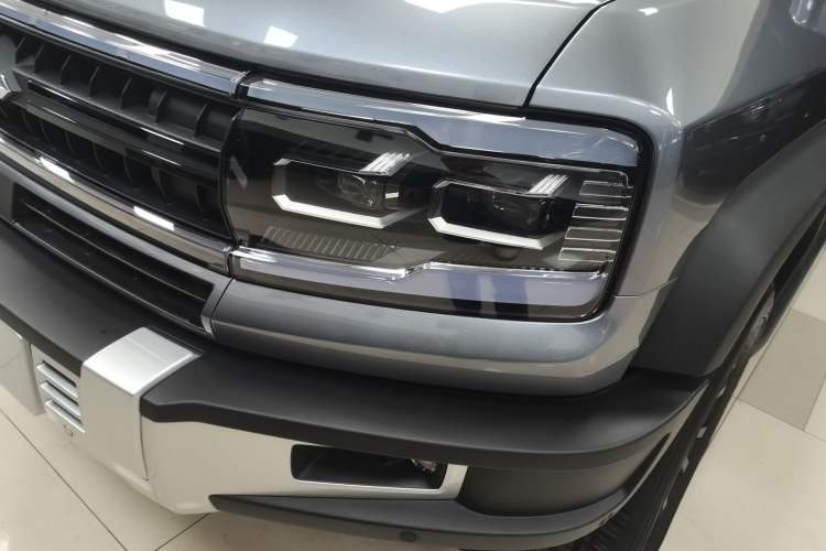 Used  Leopard 5 2023 Navigator Edition