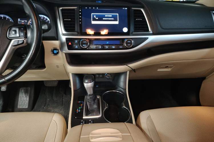 Used Toyota Highlander 2018 2.0T Two-Wheel Drive Luxury Edition 7 Seats China VI Standard
