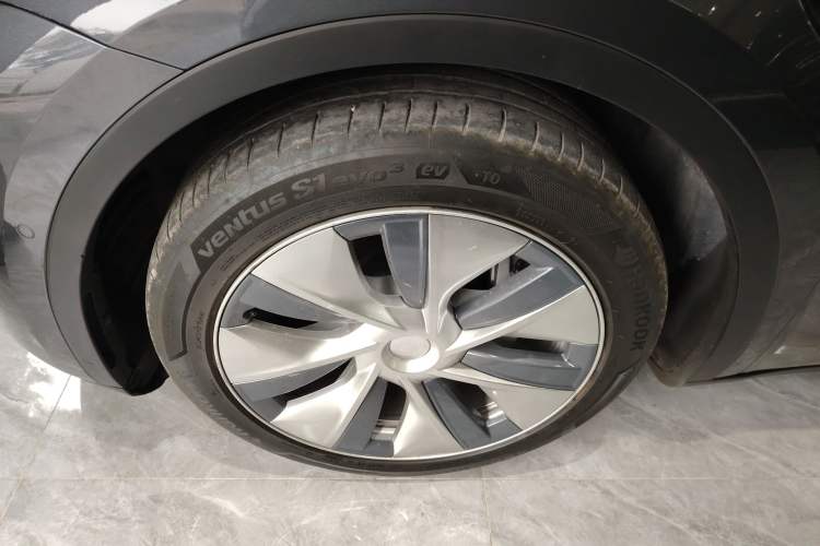 Used Tesla Model Y 2022 Long-Range All-Wheel-Drive Version
