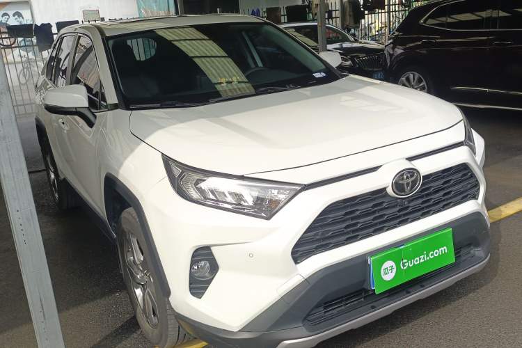 Used Toyota RAV4 2022 2.0L CVT Two-Wheel Drive Fashion Plus Edition
