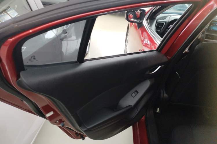 Used Mazda Mazda 3 Axela 2016 Hatchback 1.5L Automatic Comfort Model
