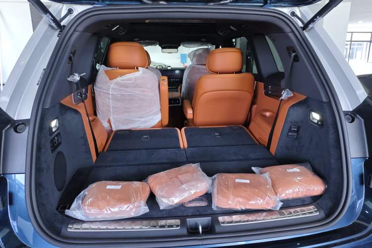 Used Hima AITO M9 2025 Extended-Range Ultra Version 52 kWh 6-Seater
