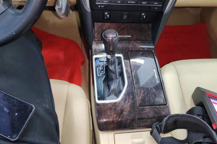 Used Toyota Camry 2016 2.0G 10th Anniversary Leading Edition
