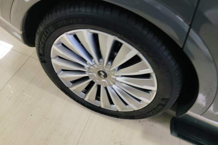 Used ONVO Luxeed L90 2025 Model—Ultra Six-Seater Version