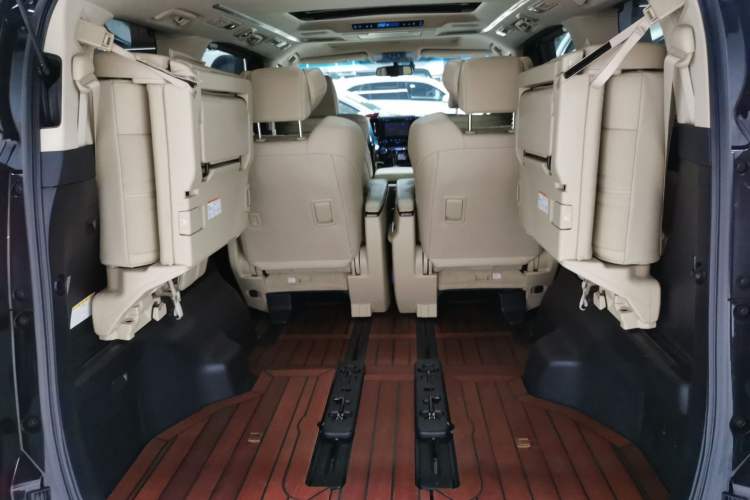 Used Toyota Alphard 2018 Revised Version 3.5L Premium Edition
