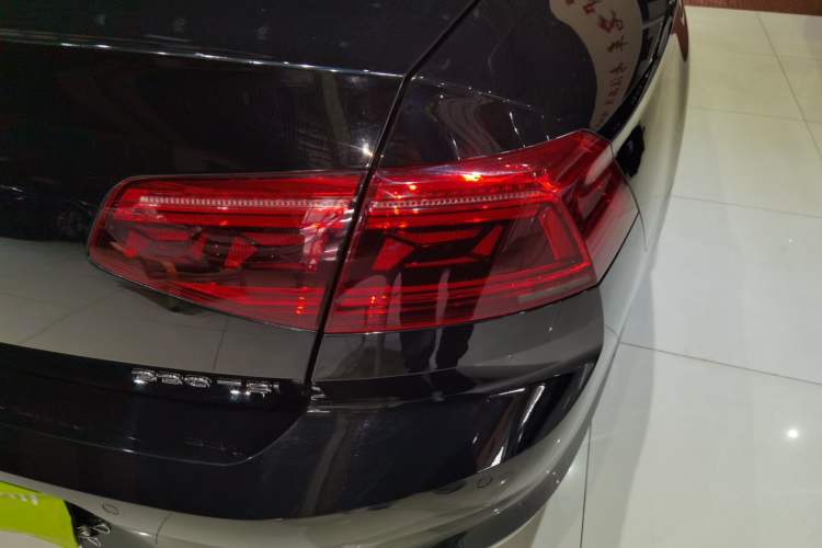 Used Volkswagen Magotan 2020 330TSI DSG Leading Model
