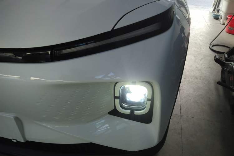 Used Geometry E Firefly 2024 301km Flowing Light
