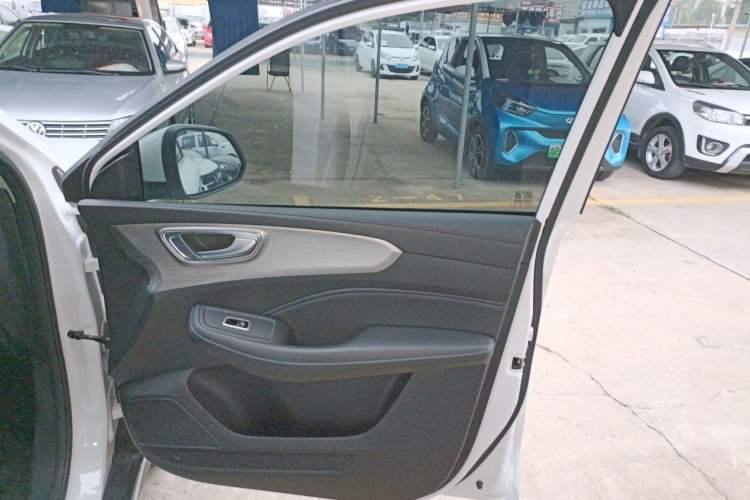 Used Roewe RX5 2023 PLUS 330TGI Automatic Trendsetting Smart Edition