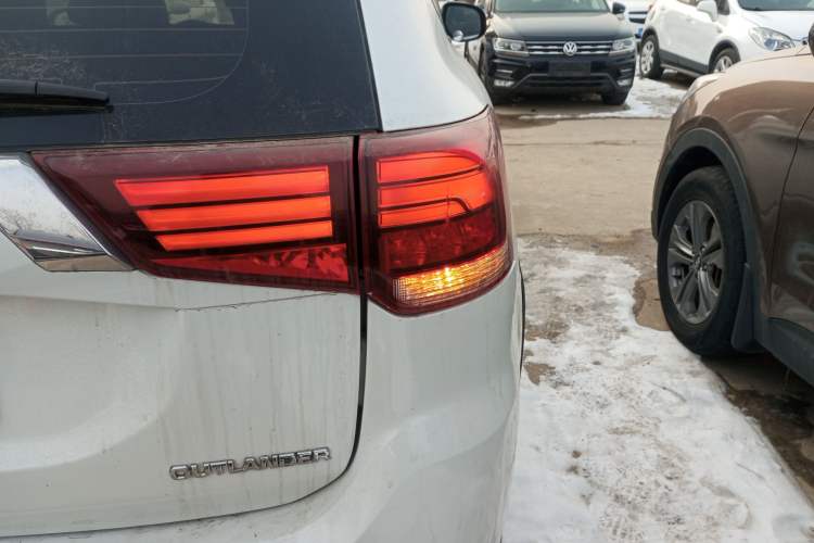 Used Mitsubishi Outlander 2018 2.0L Two-Wheel Drive Glory Edition 5 Seats