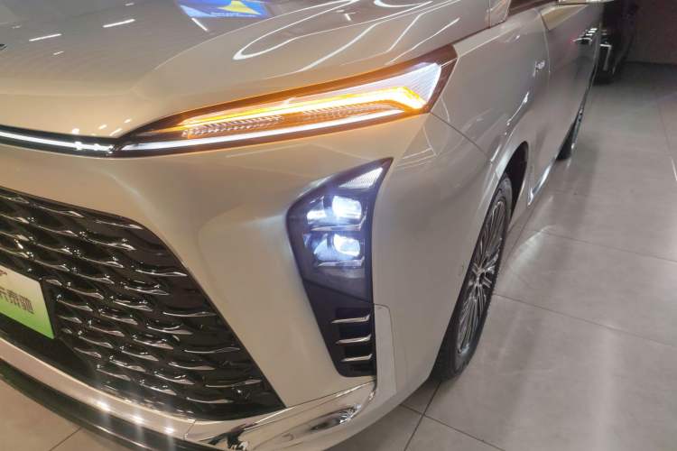 Used Buick GL8 New Energy 2024 Lu Zun Luxury Edition 7-Seater
