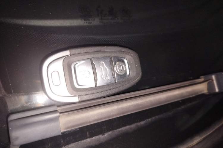 Used Hongqi E-QM5 2022 431 km Charge & Enjoy Edition