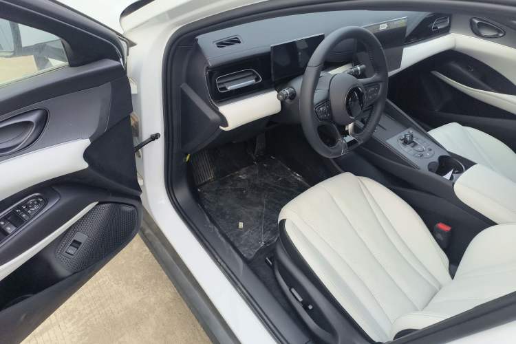 Used BYD Seal 06 New Energy 2024 DM-i 120KM Luxury Model
