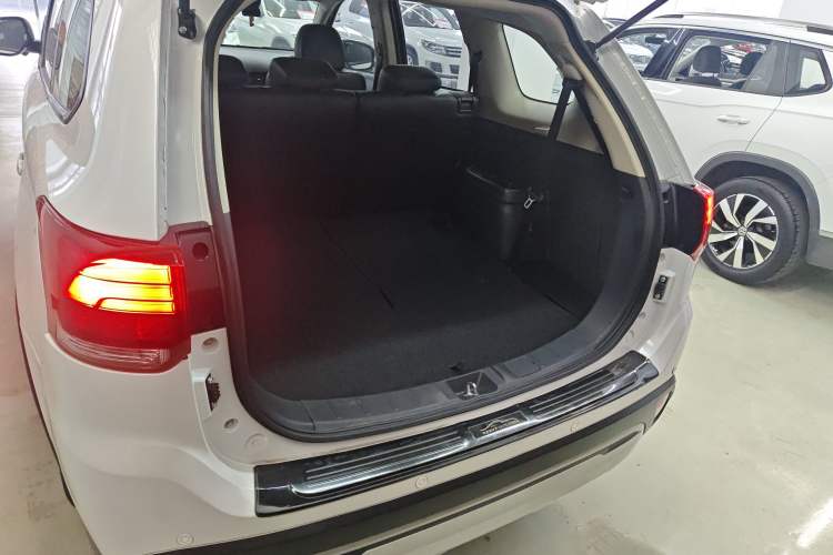 Used Mitsubishi Outlander 2019 2.0L Two-Wheel Drive Comfort Edition 7-Seater China VI Standard
