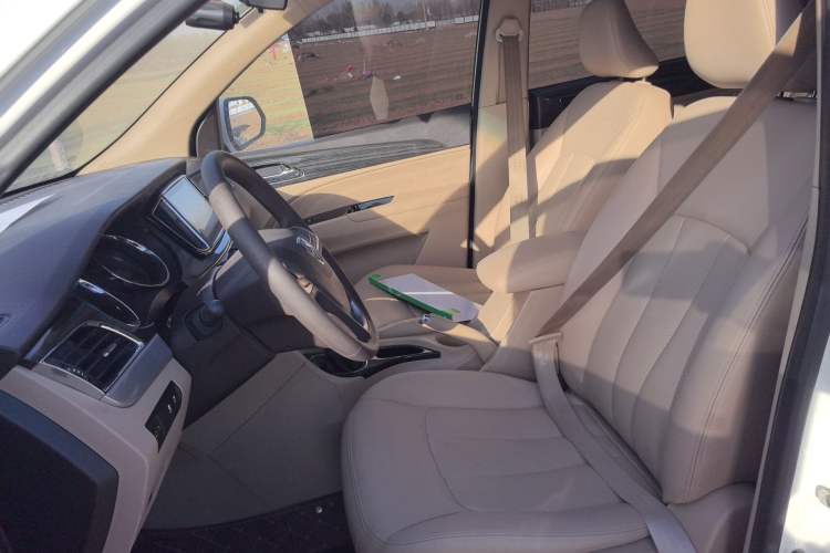 Used Baojun 730 2016 1.5L Manual Comfort Version 7 Seats China V Emission Standard
