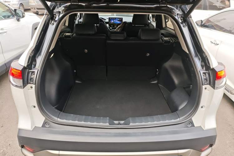 Used Toyota FRONTLANDER 2023 2.0L Smart Electric Hybrid Dual-Engine Deluxe Version
