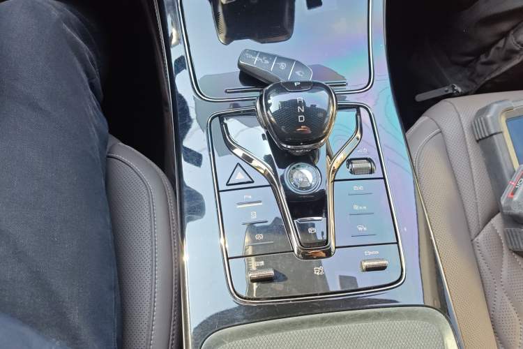 Used BYD Han 2022 EV Genesis Edition 715KM Front-Wheel-Drive Prestige Model
