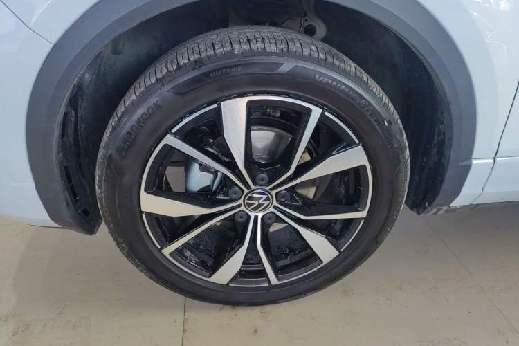 Used Volkswagen T-ROC 2024 300TSI DSG Two-Wheel-Drive Chen Guang Edition
