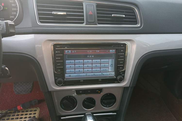 Used Volkswagen Gran Lavida 2013 1.6L Automatic Comfort Model
