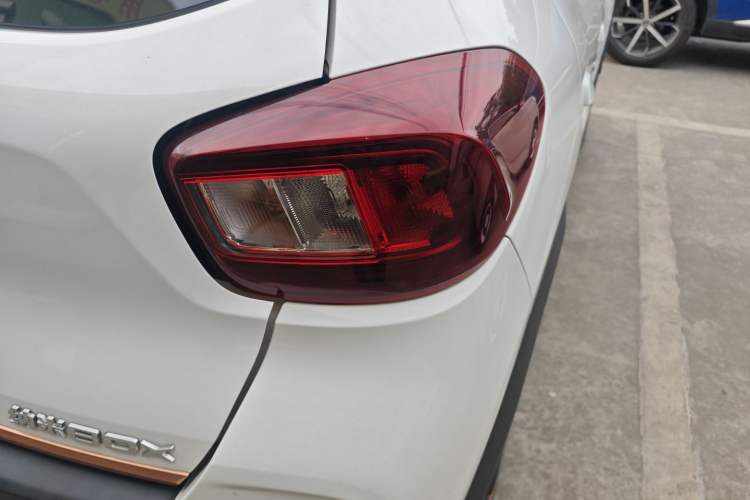 Used Dongfeng NAMMI BOX 2022 Revised Light Wind Edition 201 km Standard Version
