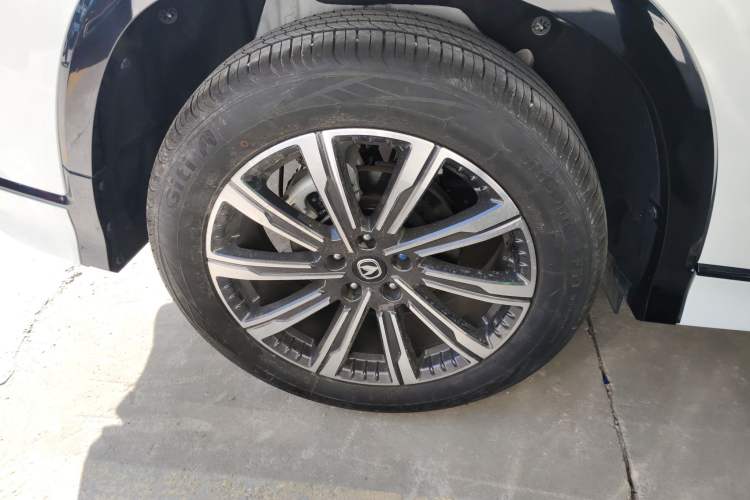 Used Changan CS75 PLUS 2024 3rd Generation Champion Edition 1.5T Intelligent Drive Dynamic Model
