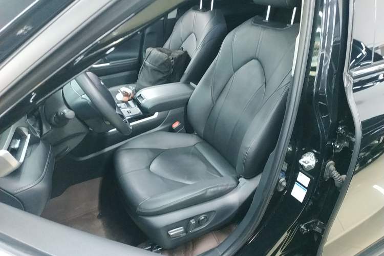 Used Toyota Highlander 2022 Dual-Engine 2.5L Four-Wheel Drive Prestige Version 7 Seats
