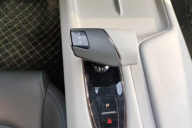 Used Changan UNI-Z New Energy 2024 Blue Whale Smart Electric iDD 125km Excellence Model
