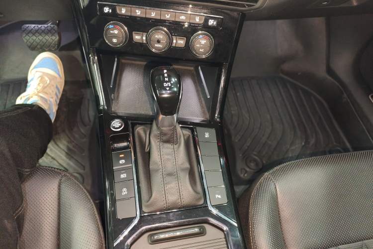 Used Volkswagen Passat 2019 380TSI Luxury Edition China VI Standard
