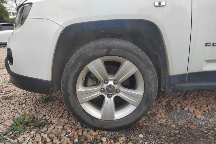 Used Jeep Compass (Import) 2015 2.0L two-wheel drive sport version