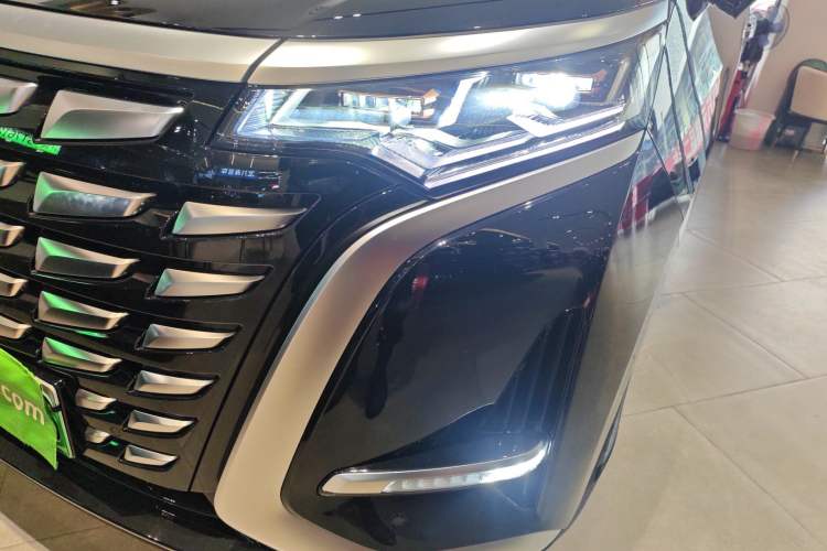 Used Denza D9 2024 DM-i 1050 Luxury Model