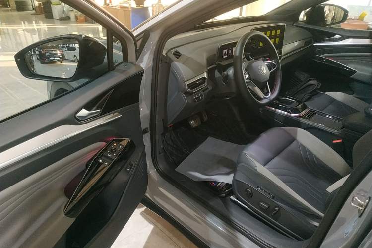 Used Volkswagen ID.4 CROZZ 2021 Long-Range PRO Two-Wheel Drive Version
