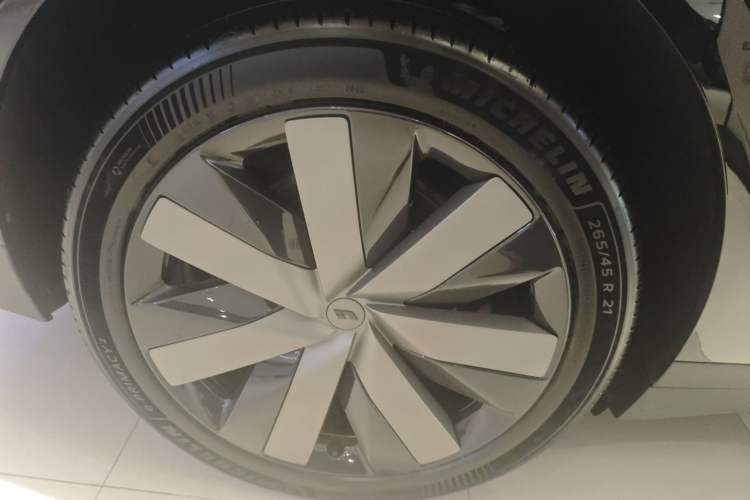 Used Li Auto Li Auto i6 2025 Model Two-Wheel-Drive Standard Type
