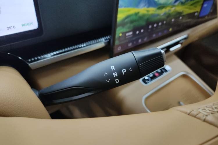 Used VOYAH Dream 2025 PHEV Four-Wheel-Drive Flagship Kunpeng Edition