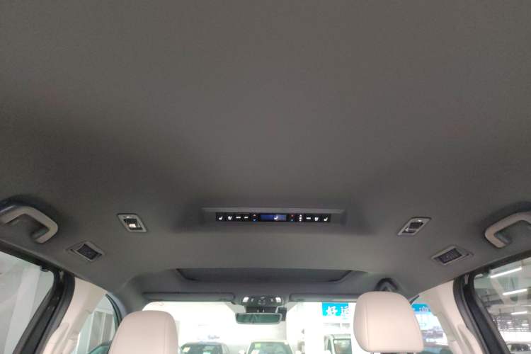 Used Toyota Sienna 2024 2.5L Hybrid Luxury Edition
