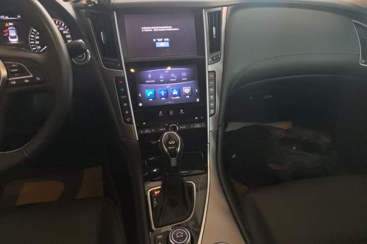 Used Infiniti Q50L 2018 2.0T Enjoyment Version China VI Standard