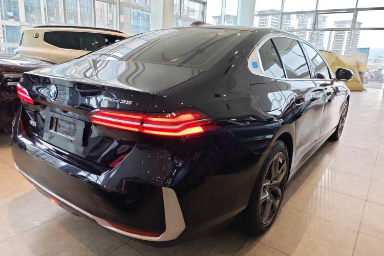 Used BMW i5 2024 eDrive 35L Luxury Package
