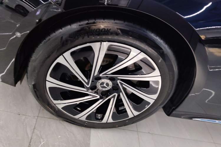 Used Mercedes-Benz E-Class 2024 Facelift E 300 L Luxury Edition
